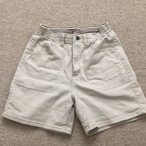 LEE vintage off white jean shorts // size 4/6